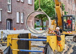 Einfaches Handling der Amiblu GFK-Rohre auf der Baustelle in Wilhelmshaven dank geringem Gewicht der Rohre