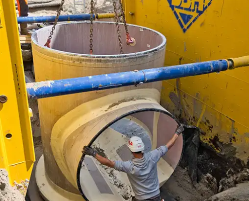 Setzen der Amiblu GFK-Schächte beim Projekt Bremer Straße, Wilhelmshaven