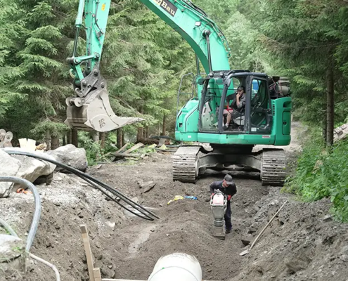 Verlegung der GFK-Druckrohrleitung in Waldlage für das KW Lamnitz